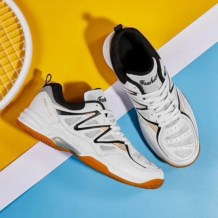 Chaussures de Tennis professionnelles pour hommes et femmes, baskets respirantes pour Badminton, vol