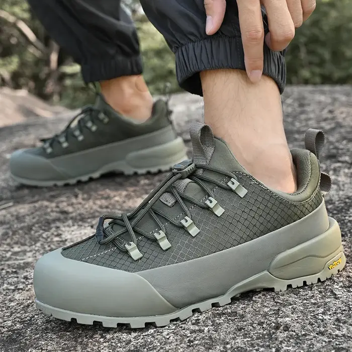 2025 nouvelles chaussures d'alpinisme