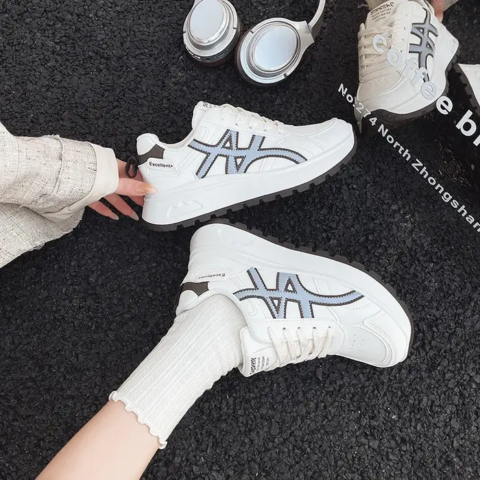 Chaussures de course pour femmes Printemps 2026 Style Campus Semelle Épaisse Décontractées à Lacets Polyvalentes Baskets à Talon Bas Antidérapantes Résistantes à l'Usure