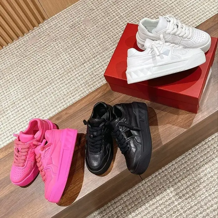 Baskets légères et décontractées pour hommes, édition coréenne, de luxe, de haute qualité, confortables, fond épais, hauteur augmentant, chaussures de course blanches