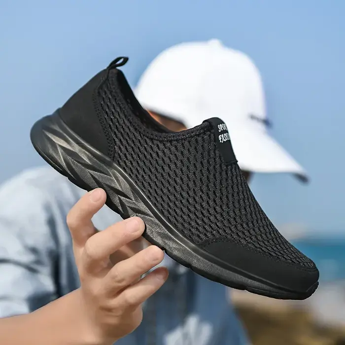 Chaussures pour hommes quatre saisons Couple chaussures de course de sport femmes respirant chaussure de marche maille doux confort classique baskets plates
