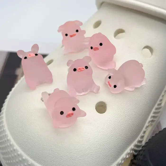 Breloques de chaussures cochon lumineux rose 3D