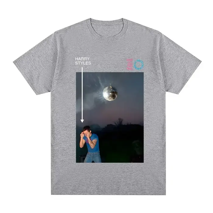 T-shirt Harry Styles « Kiss All The Time » avec boule disco - Photo de concert, Merch tendance pour les t-shirts et hauts Harry Styles pour femmes et hommes