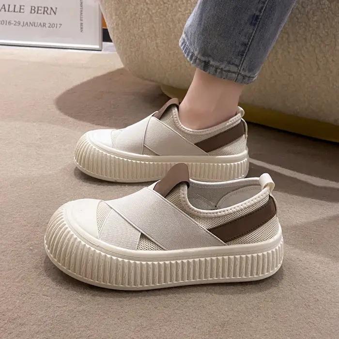 Chaussures plates décontractées à la mode noir et blanc pour femmes, baskets respirantes et confortables à enfiler