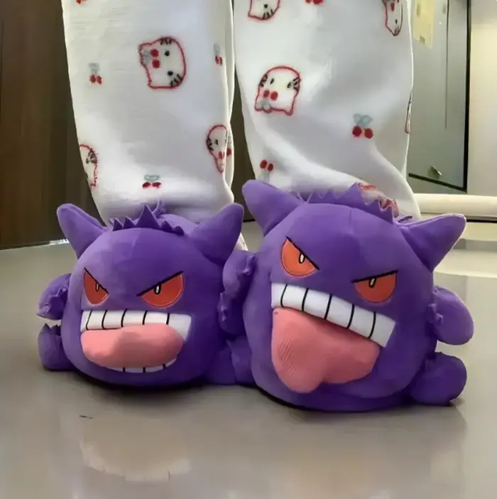 Chaussons Pok Gengar – Nouveau design amusant avec langue dégagée