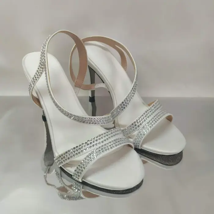 Sandales à talons hauts pour femmes avec strass