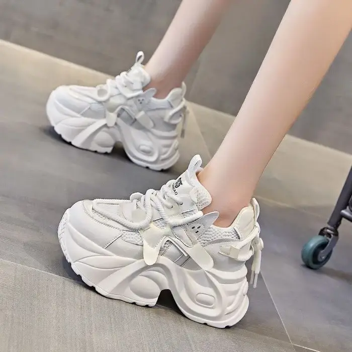Les plus tendance - Vente de baskets blanches confortables pour papa avec sangles et maille