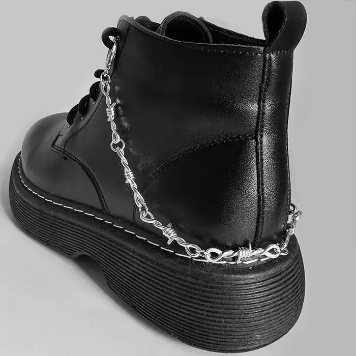 1 pièce Chaîne de chaussures Croix Flamme Épineuse